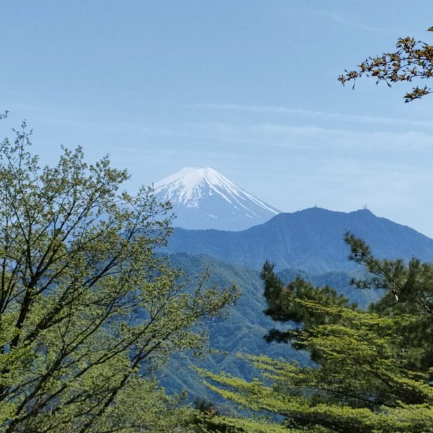 滝子山からの富士山が見える風景