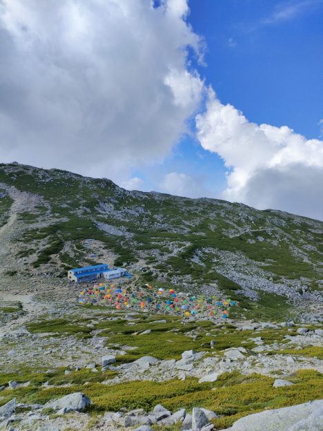 頂上山荘テント場の画像