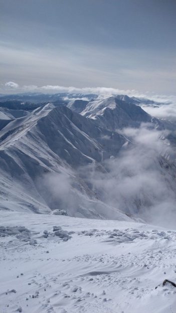 雲海と真っ白な雪景色　