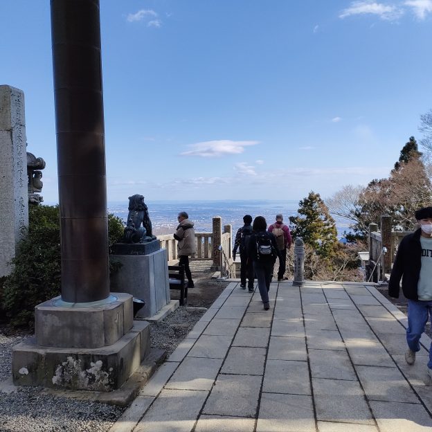 ロープウェイ乗り場のある階段付近
