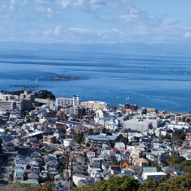 三浦アルプスからの景色　海と街並み